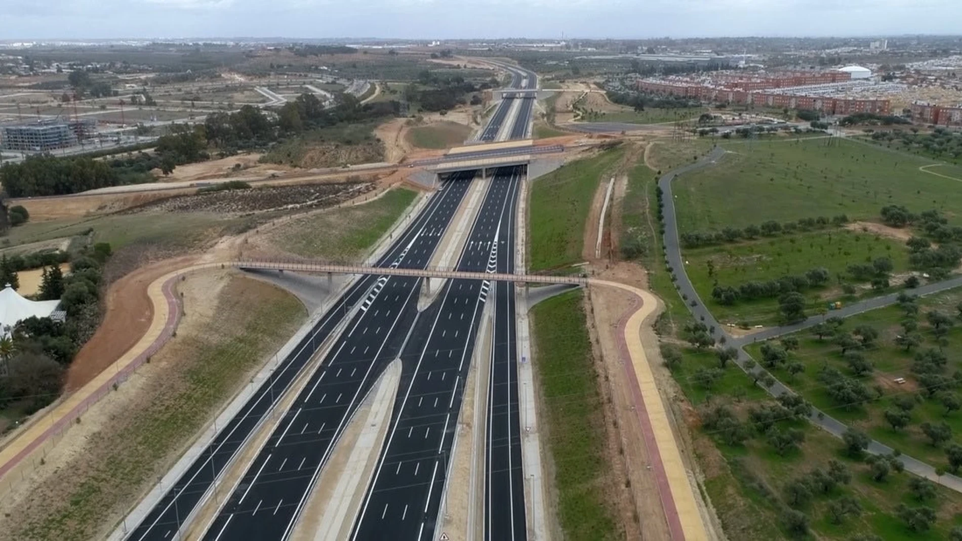 Vista parcial de la ronda de circunvalación SE-40