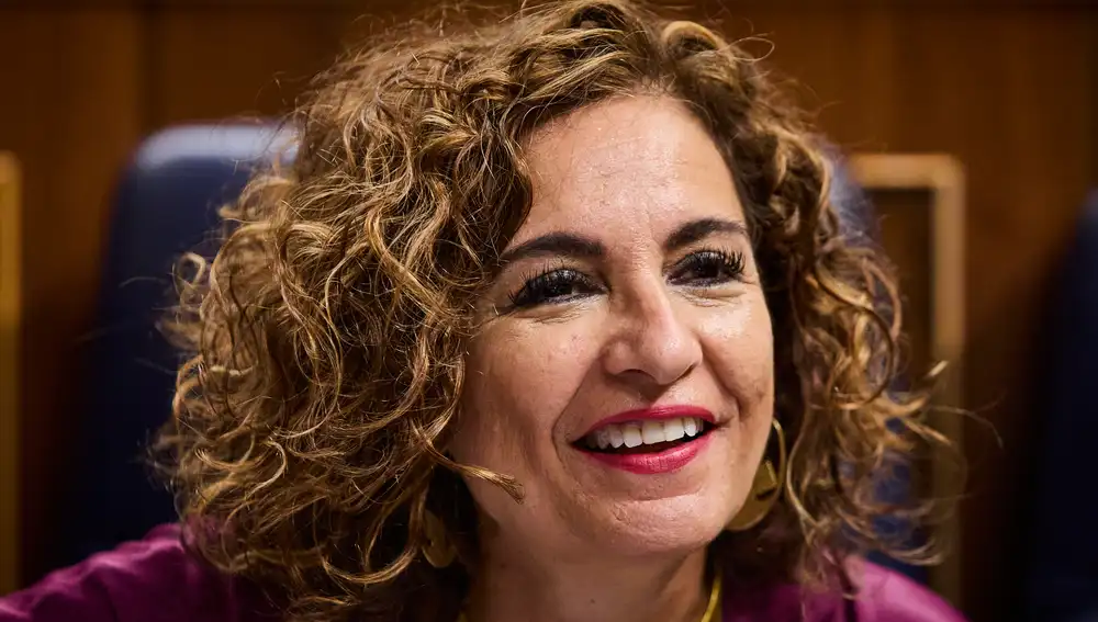 La ministra de Hacienda, María Jesús Montero, durante su intervención en el pleno celebrado este jueves en el Congreso