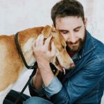 Dani Rovira, en una imagen de archivo con un perro / Instagram