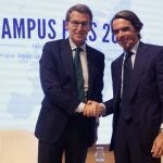 El presidente del Partido Popular, Alberto Núñez Feijóo y el expresidente del Gobierno y presidente de la Fundación FAES, José María Aznar.