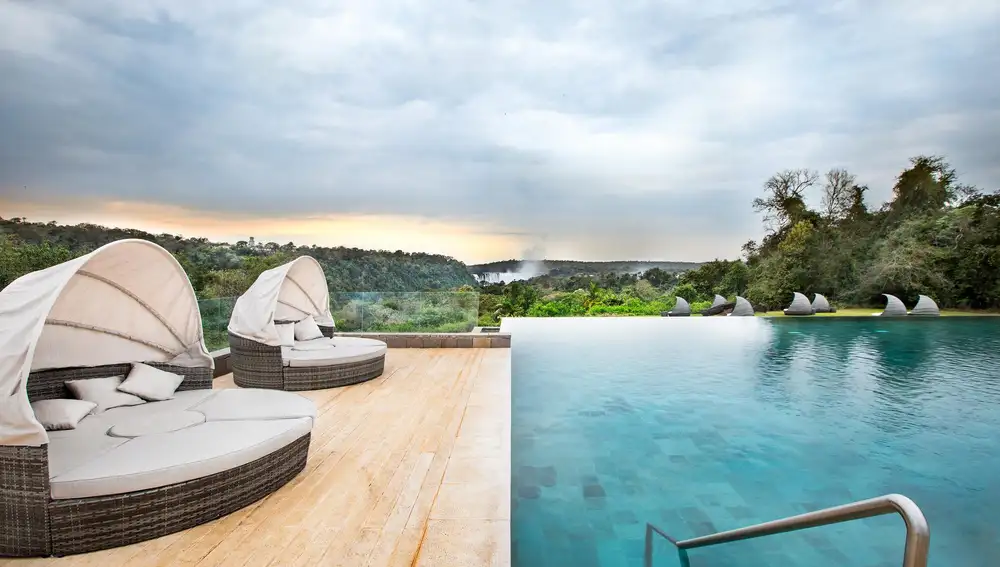 Piscina infinita del Gran Meliá Iguazú