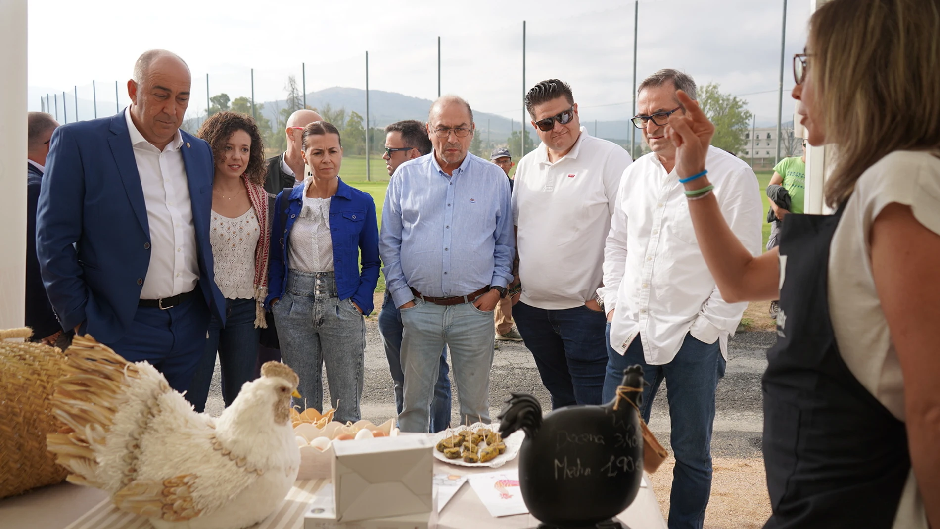 El presidente de la Diputación de Segovia, Miguel Ángel de Vicente, visita, acompañado de parte de su equipo de gobierno, la Feria de Alimentos de Segovia
