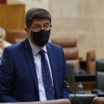 El vicepresidente de la Junta y consejero de Turismo, Regeneración, Justicia y Administración Local, Juan Marín, en el Parlamento regional