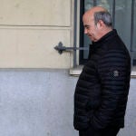 El ex consejero de Presidencia de la Junta de Andalucía Gaspar Zarrías, a las afuera de los juzgados sevillanos
