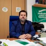 El presidente del Sindicato Andaluz de Funcionarios (SAF) es Carlos Sánchez, en la imagen en su despacho