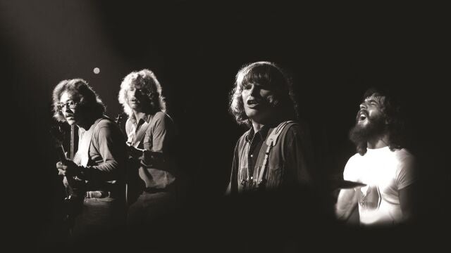Empezando desde la izquierda, los miembros de la Creedence Clearwater Revival: Stu Cook, Tom Fogerty, John Fogerty y Doug Clifford