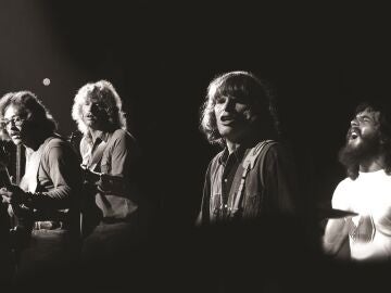 Empezando desde la izquierda, los miembros de la Creedence Clearwater Revival: Stu Cook, Tom Fogerty, John Fogerty y Doug Clifford