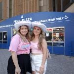 Fans de Harry Styles antes de entrar a uno de sus conciertos en el Madison Square Garden de Nueva York / MATÍAS G. REBOLLEDO
