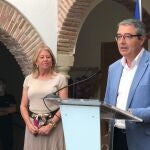 El presidente de la Diputación de Málaga y de Turismo Costa del Sol, Francisco Salado, junto a la alcaldesa de Marbella, Ángeles Muñoz