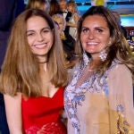 Nasrin Zhiyan con Sandra García-Sanjuán