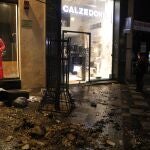 Desperfectos en una calle de Madrid durante una marcha por la detención del rapero Pablo Hasel, que ingresó en prisión, condenado por delitos de enaltecimiento del terrorismo e injurias a la Corona