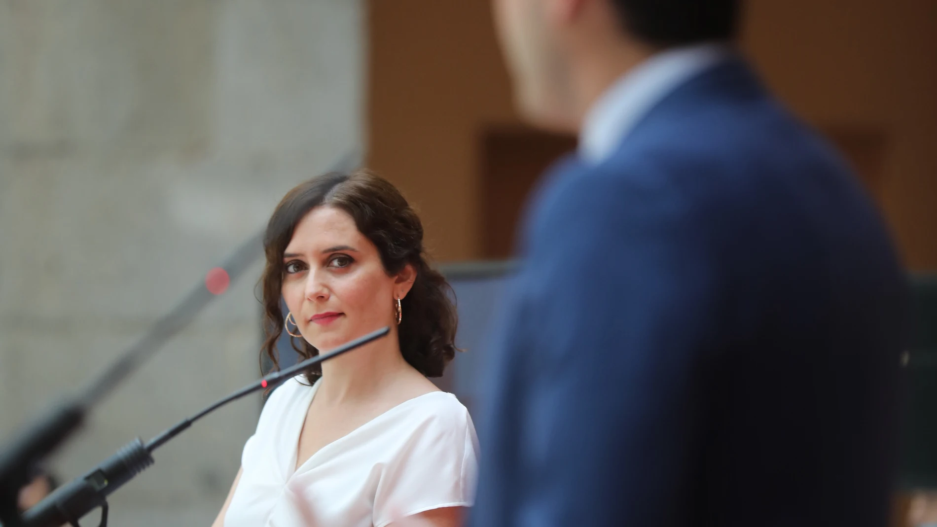 La presidenta Isabel Díaz Ayuso y el ya ex vicepresidente Ignacio Aguado durante el balance de primer año de gobierno.