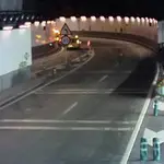 La M-30 ya limpia esta madrugada a la altura de Marqués de Vadillo