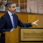 El consejero de Hacienda y Financiación Europea, Juan Bravo, durante su intervención en la sesión plenaria extraordinaria de hoy
