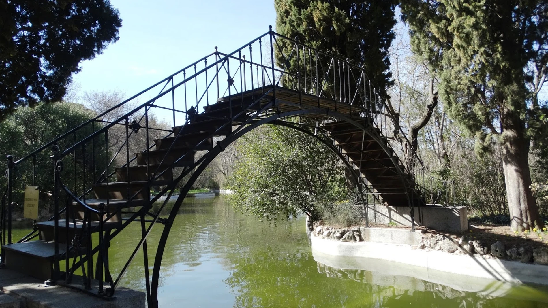 Puente de hierro de El Capricho, en Madrid