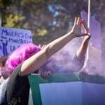 Una participante en una manifestación a favor de los derechos de la mujer