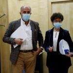 El viceconsejero de Salud Pública y Plan COVID-19 de la Comunidad de Madrid, Antonio Zapatero, y la directora general de Salud Pública, Elena Andradas