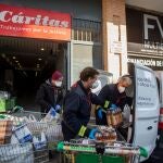 Reparto de bolsas de alimentos de urgencia a domicilio