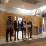 Marta Higueras, junto a los concejales José Manuel Calvo, Felipe Llamas y Luis Cueto, de la corriente Recupera Madrid.