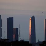 Atardecer en las cinco torres del Paseo de la Castellana de Madrid