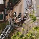 Un escape de gas es la principal hipótesis que se baraja sobre la causa de la explosión en el ático de un edificio del barrio de Salamanca de Madrid