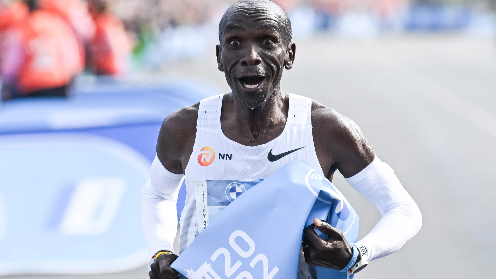 Eliud Kipchoge, tras batir el récord del mundo de maratón en Berlín