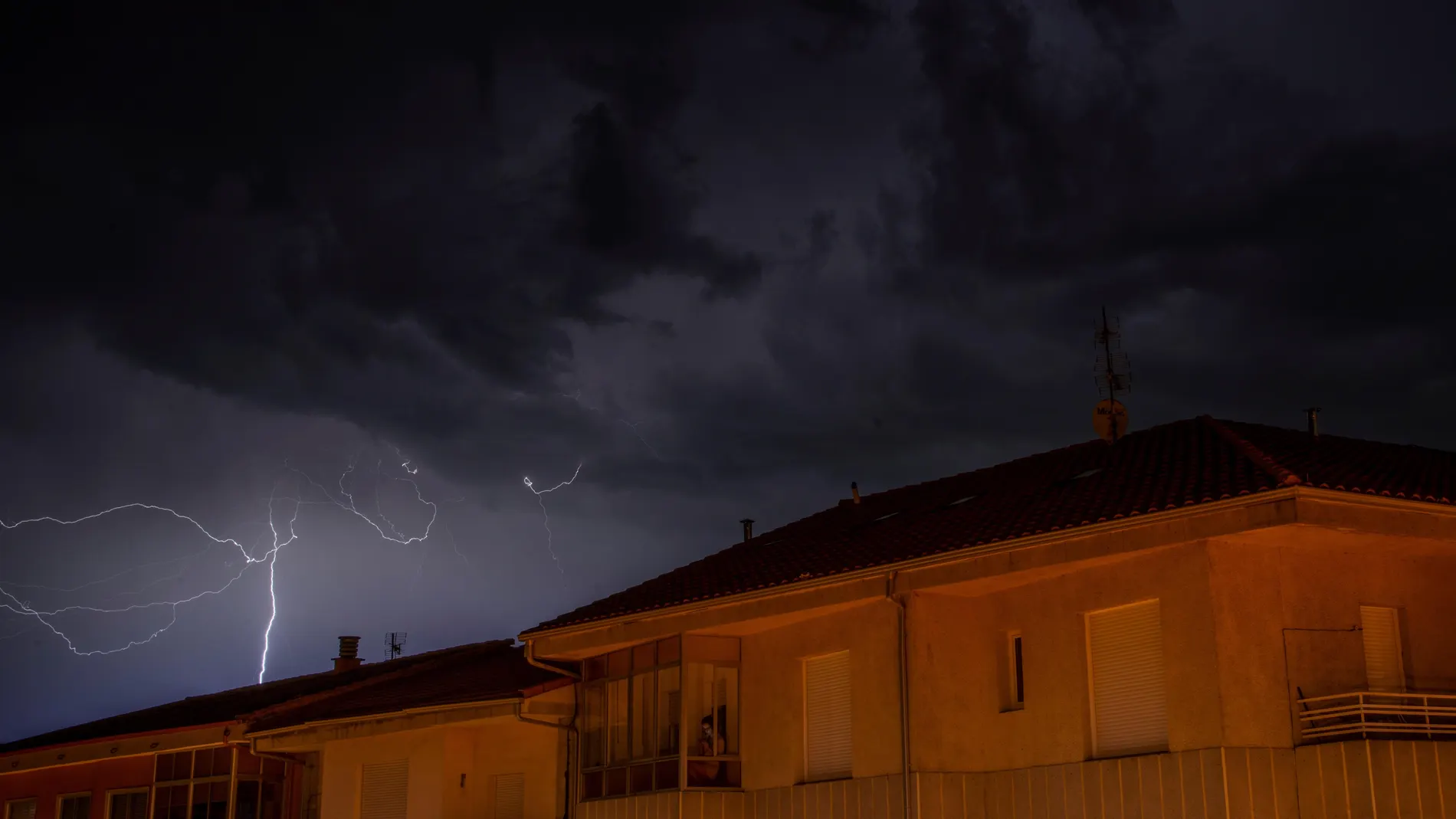 Tormentas secas, con gran aparato eléctrico