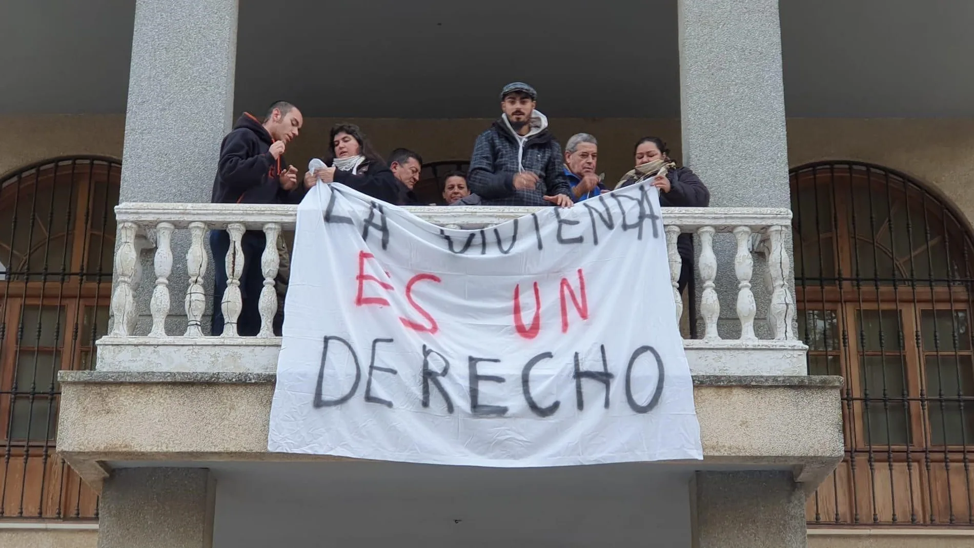 Participantes en una protesta contra un desahucio