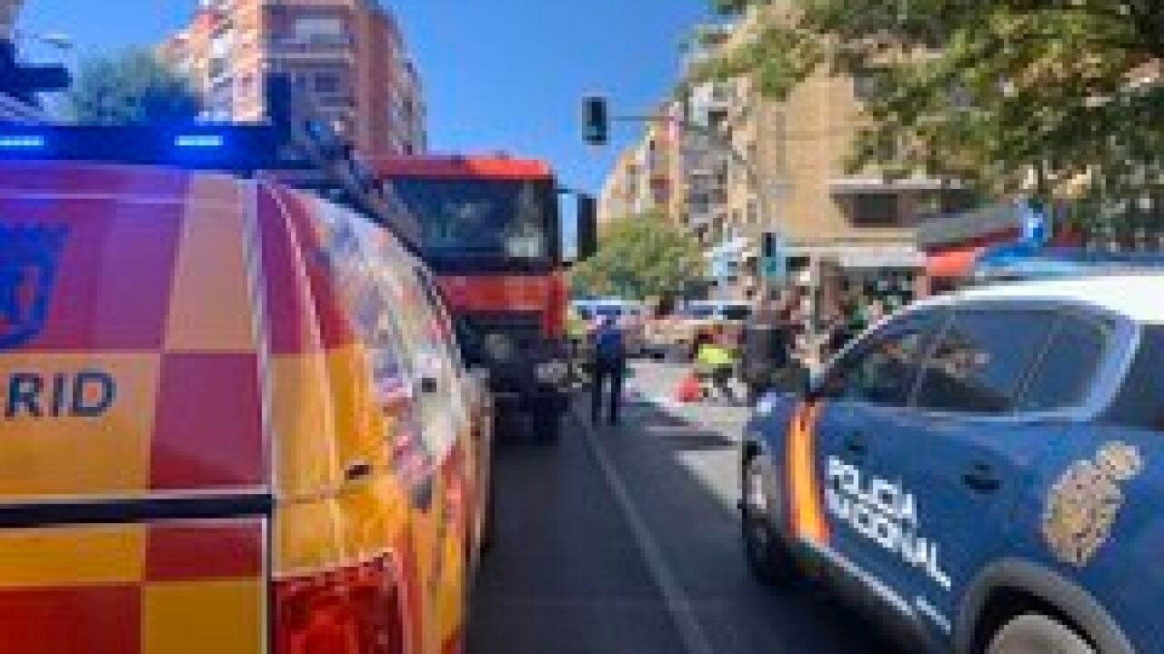 Una mujer herida grave tras ser atropellada por un camión en Carabanchel