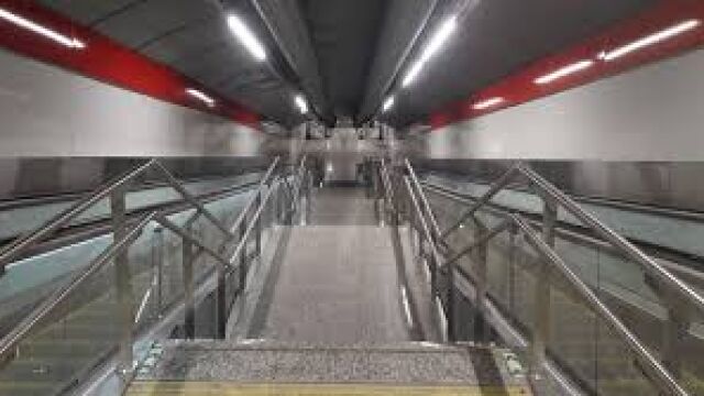 Imagen del túnel peatonal que une Gran Vía y Sol