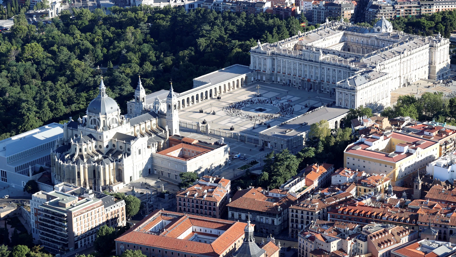 Homenaje de Estado a las víctimas del coronavirus y reconocimiento a la sociedad