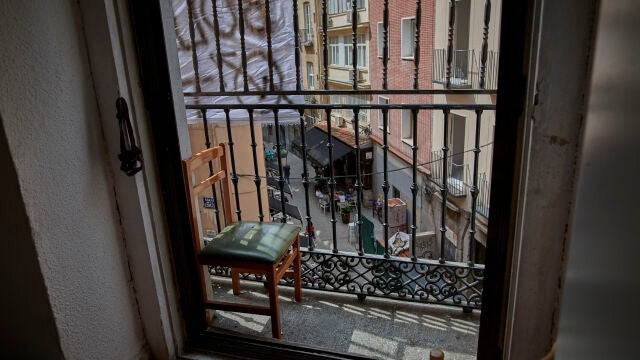 Uno de los balcones del edificio "okupado" "La Ingobernable", en la calle de la Cruz de Madrid Uno de los balcones del edificio "okupado" "La Ingobernable", en la calle de la Cruz de Madrid