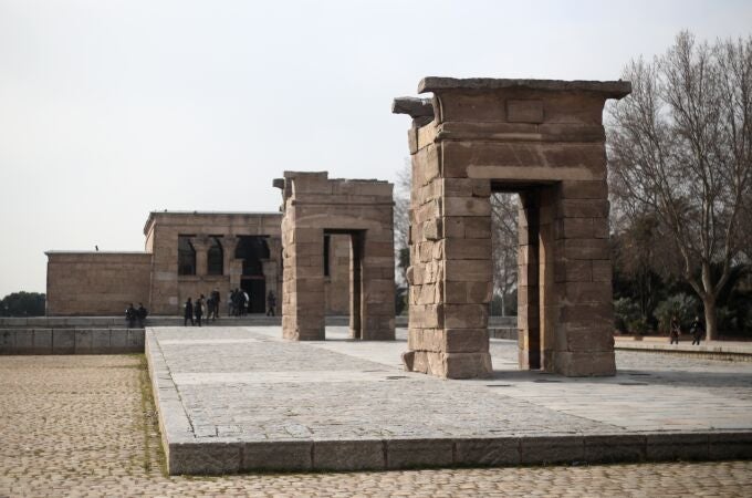 Templo de Debod del antiguo Egipto en el Parque del Oeste junto al Paseo del Pintor Rosales, en Madrid Templo de Debod del antiguo Egipto en el Parque del Oeste junto al Paseo del Pintor Rosales, en Madrid