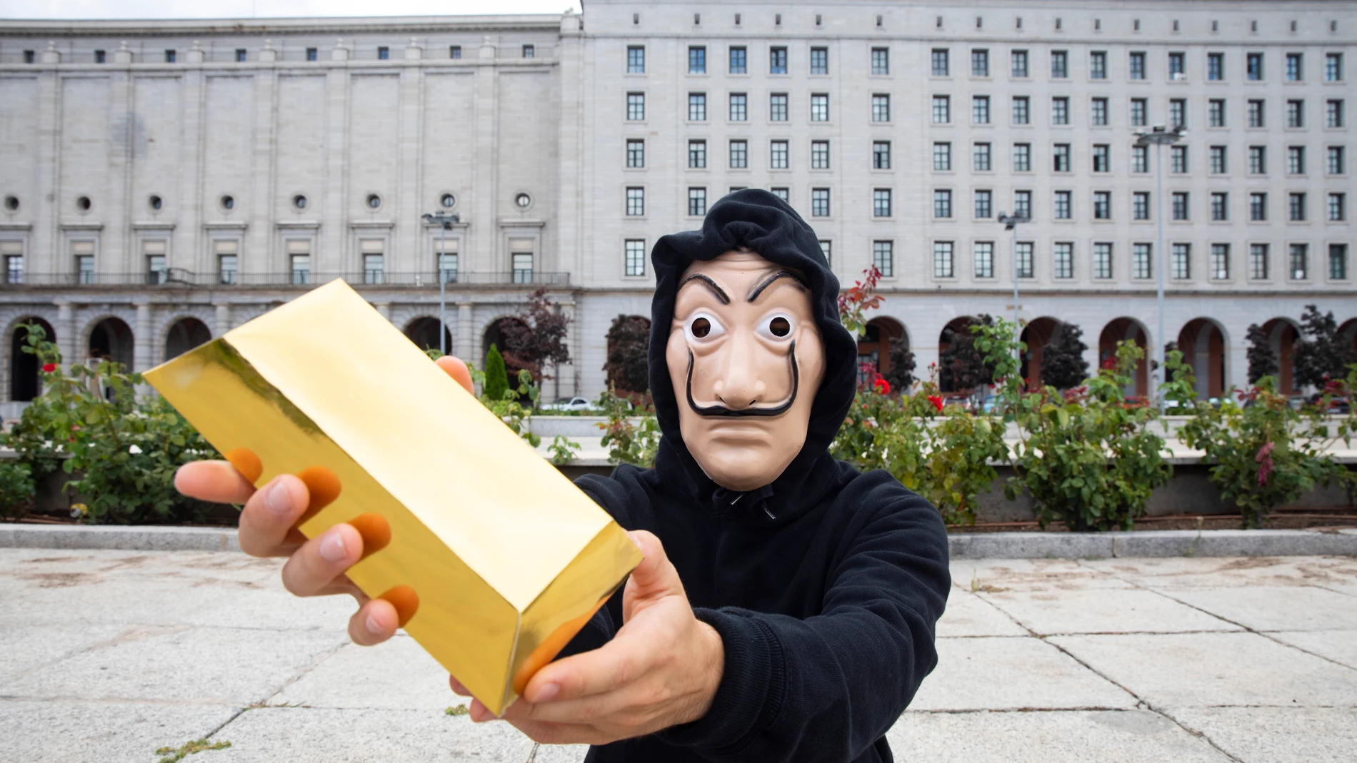 La serie "La Casa de Papel", con Nuevos Ministerios al fondo