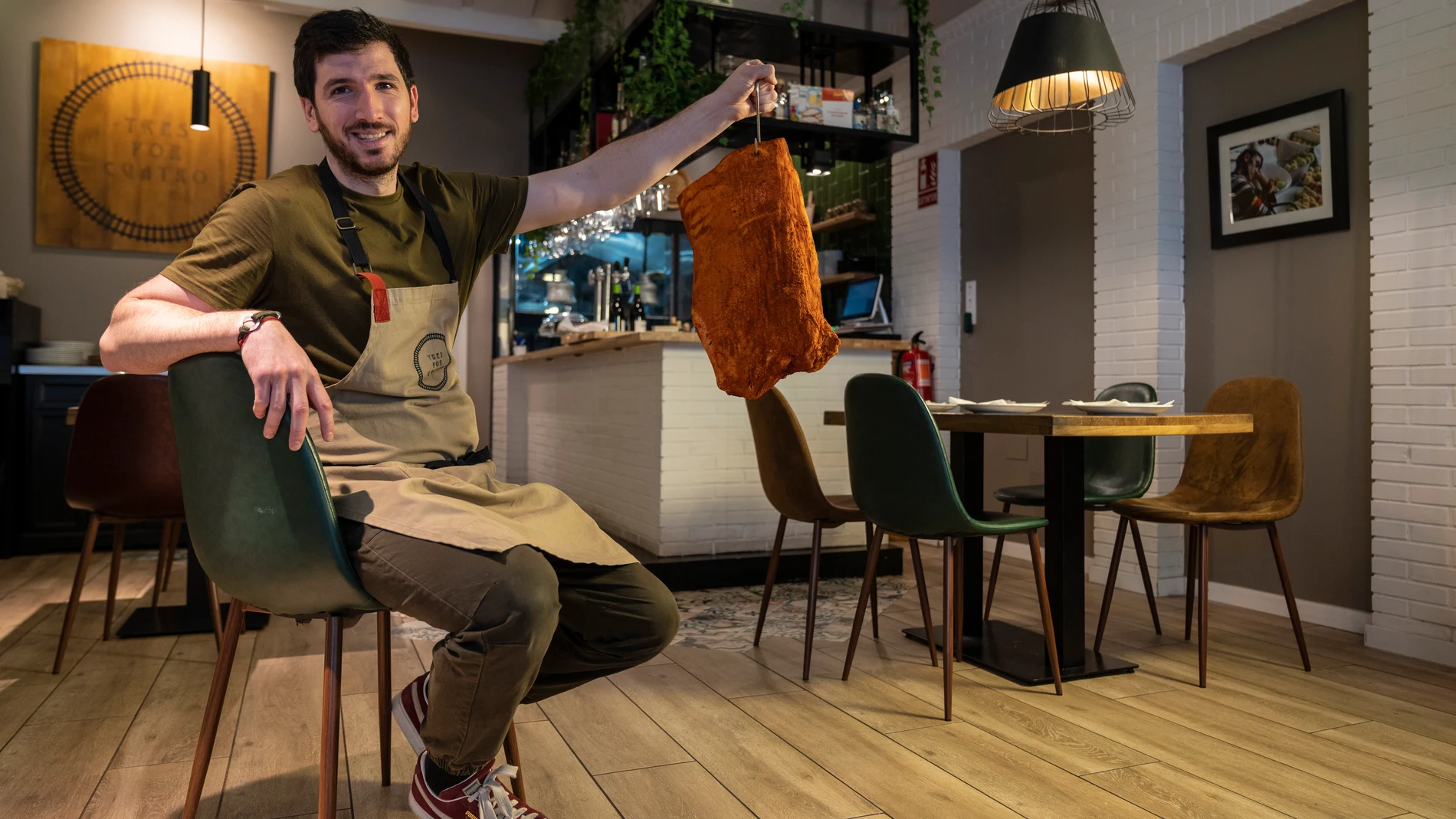 Alex Marugan, cocinero en el restaurante 3por4