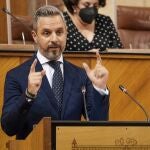 El consejero de Hacienda y Financiación Europea, Juan Bravo, este miércoles en la tribuna del Parlamento de Andalucía