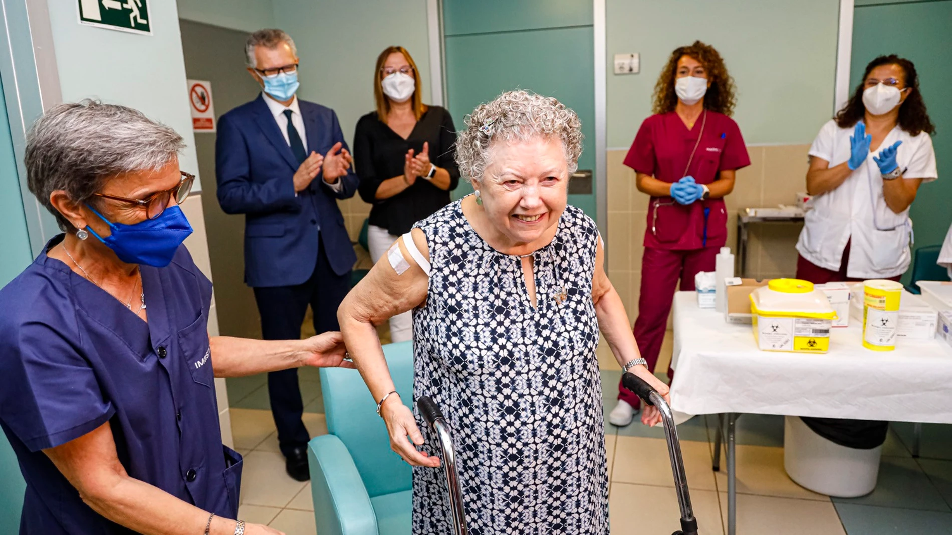 La Región comienza la administración de la vacuna contra la gripe y la cuarta dosis frente al covid-19 en residencias