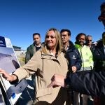 La consejera de Fomento, Marifrán Carazo, revisa el proyecto de construcción de dos nuevos remontes de Sierra Nevada en presencia, entre otros, de, de izquierda a derecha, Eduardo Castillo, Francisco Cuenca y Antonio GranadosJUNTA26/09/2022