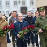 Leonid Pasechnik, lider de la autoproclamada república de Lugansk en el centro y a su derecha Denis Pushilin, el líder prorruso de Donetsk