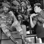Thomas Sankara (izquierda) durante un desfile militar en Ouagadougou.