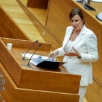 La portavoz del grupo popular, Maria José Catalá, durante su intervención en el último debate de política general de esta legislatura en Les Corts Valencianes