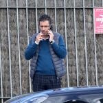 Alberto Luceño entra en la comisaría para firmar.
