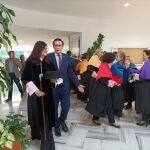 La rectora de la Universidad de Huelva (UHU), María Antonia Peña, con el consejero de Universidad, Investigación e Innovación de la Junta de Andalucía, José Carlos Gómez Villamandos