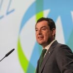Juanma Moreno, presidente de la Junta de Andalucía, en la inauguración de la XXXIX conferencia mundial de la Asociación Internacional de Parques Científicos y Áreas de Innovación (IASP) en el Parque Científico y Tecnológico Cartuja de Sevilla