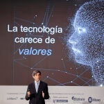 BARAKALDO (BIZKAIA), 29/09/2022.- El presidente ejecutivo de Telefónica, José María Álvarez-Pallete, da un discurso en el marco del XXI Congreso de directivos CEDE (Confederación Española de Directivos y Ejecutivos) que este año lleva por título "El directivo frente a la transición a un nuevo mundo", celebrado este jueves Baracaldo (Vizcaya) en el que se abordan, entre otras cuestiones, la geopolítica, la desigualdad y el pacto social, y la transición energética. EFE/ Luis Tejido