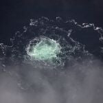 Imagen facilitada por la Guardia Costera Sueca en la que se puede ver la fuga del Nord Stream II