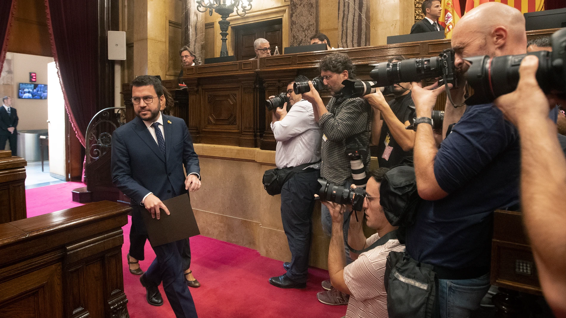El presidente de la Generalitat, Pere Aragonés, a su entrada en el hemiciclo