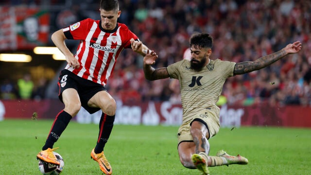 Oihan Sancet con el Athletic. EFE/ Luis Tejido