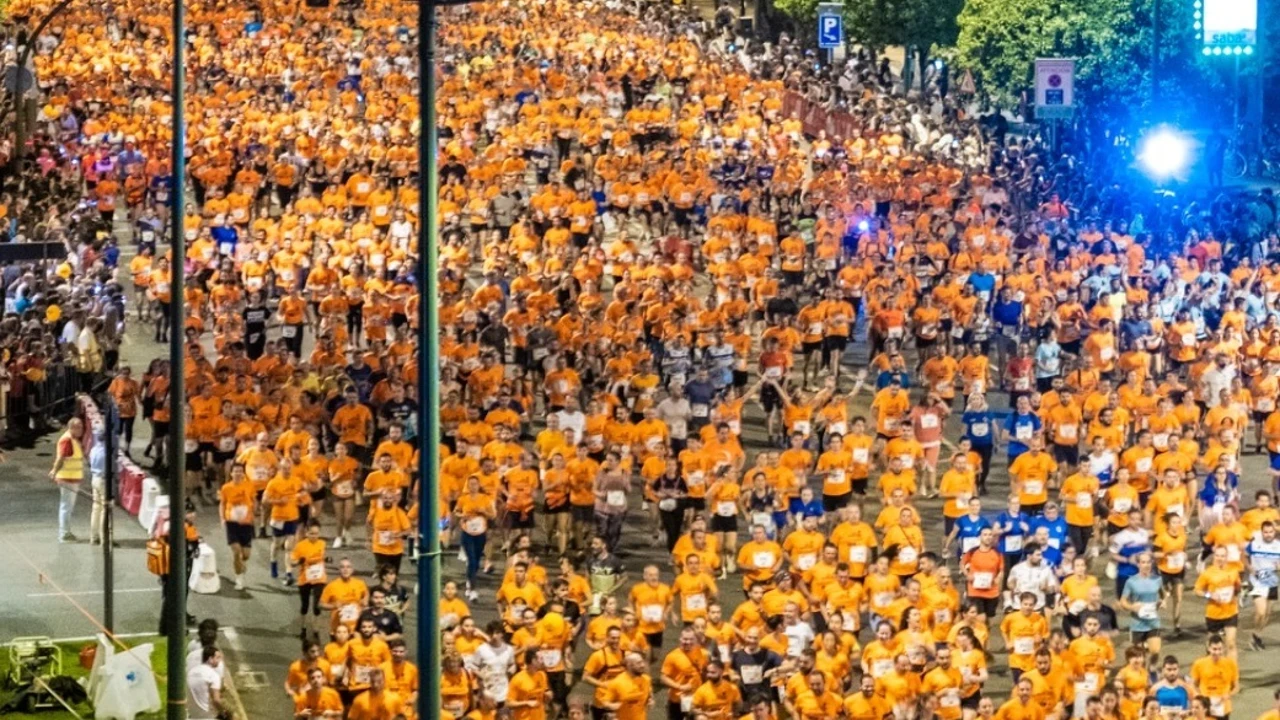 La Nocturna del Guadalquivir congregó a unos 21.000 corredores en Sevilla