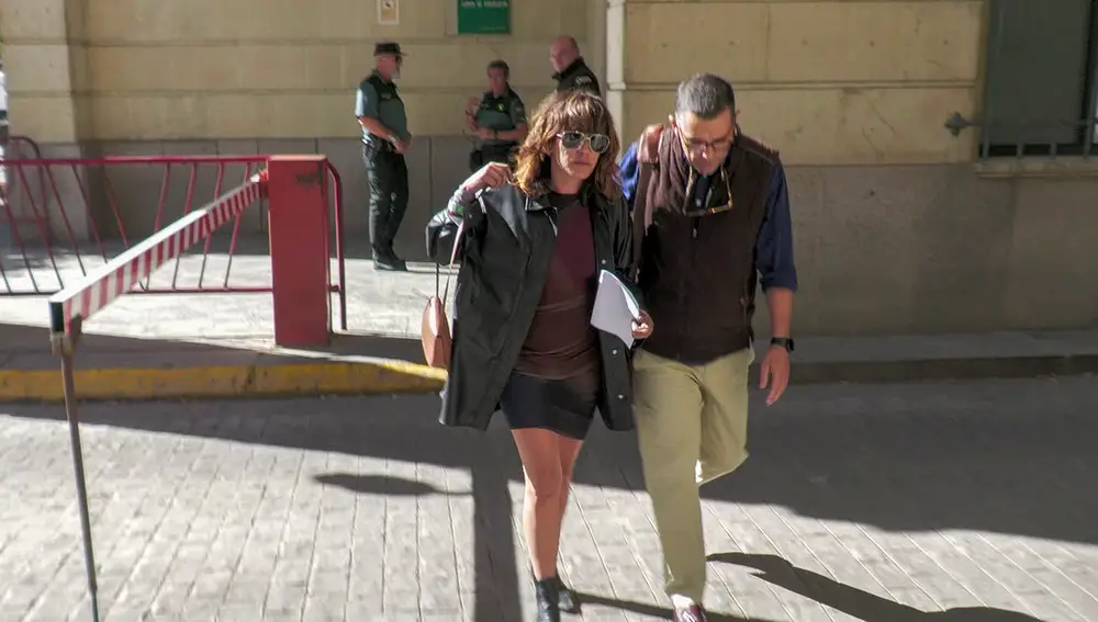 La actriz sevillana María León saliendo del Juzgado de guardia de Sevilla